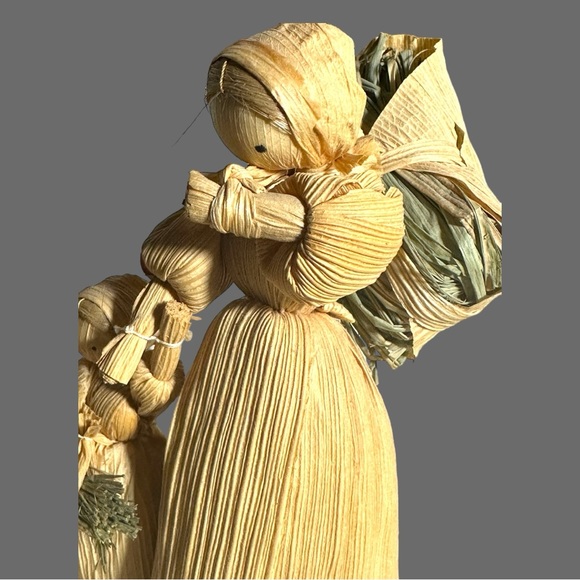 VINTAGE HANDMADE CORNHUSK MOM & HER PRETTY GIRLS - Picture 9 of 15